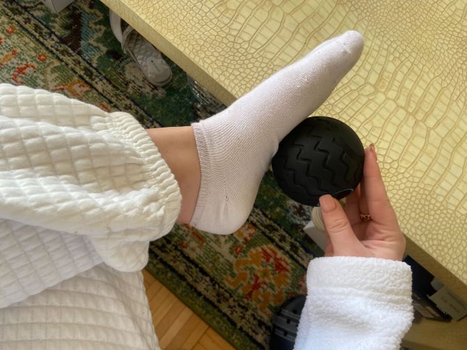 STYLECASTER | Therabody Wave Solo Vibrating Massage Ball Review