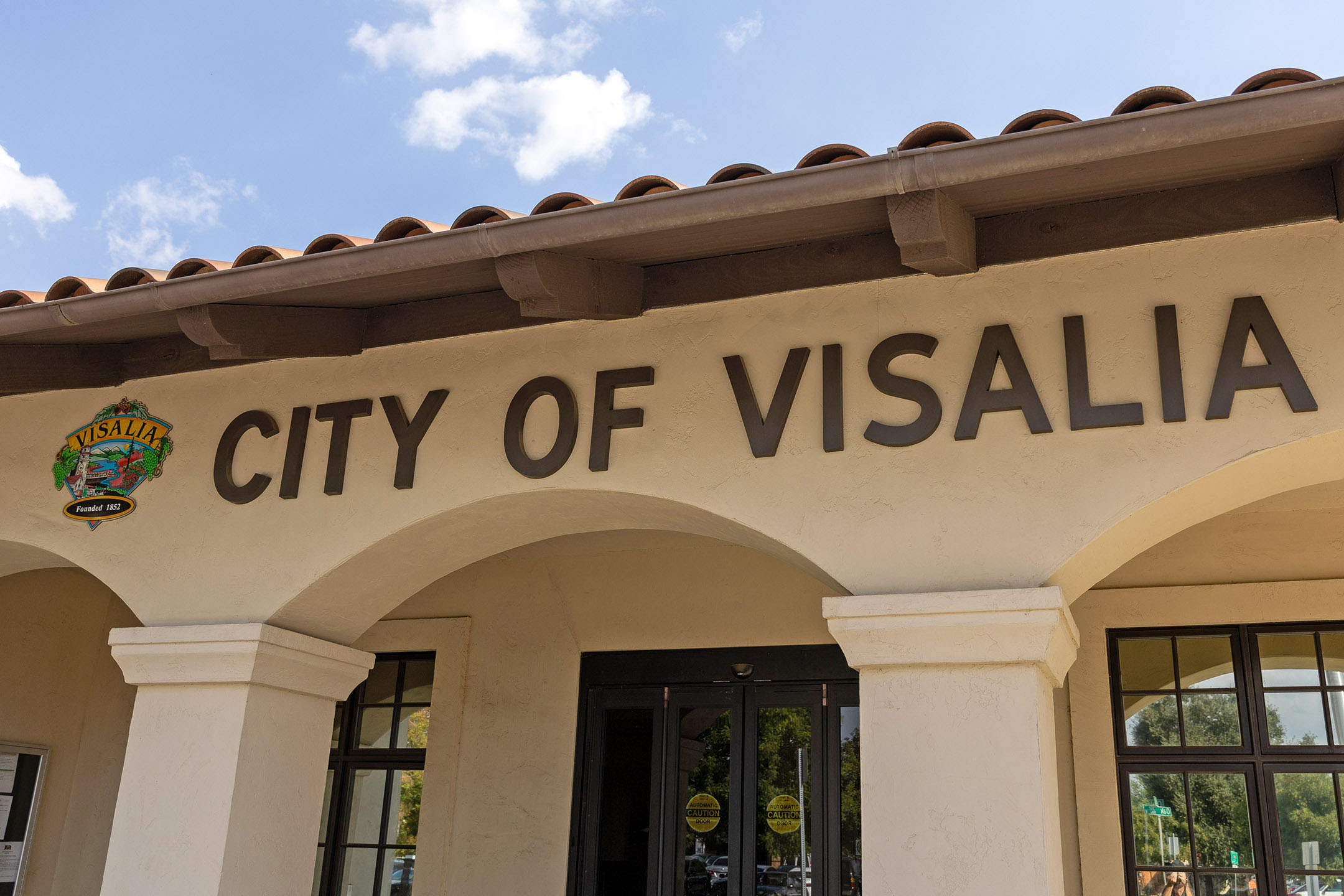 visalia-admin-entrance-signage-41-23-kg.jpg